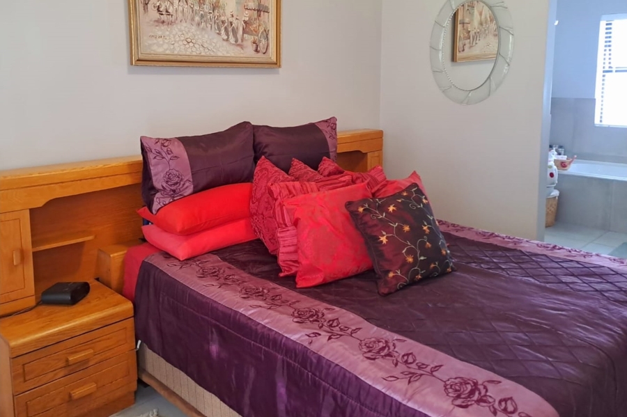 3 Bedroom Property for Sale in Aan de Wijnlanden Western Cape